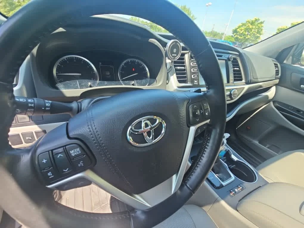 Used 2018 Predawn Gray Mica Toyota Limited image 7