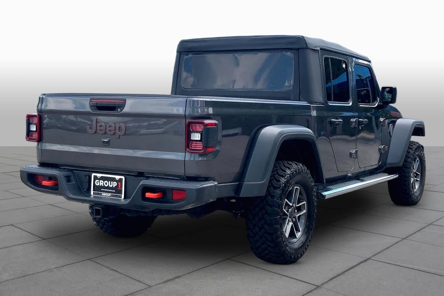 Used 2025 Granite Crystal Metallic Clearcoat Jeep Mojave image 13