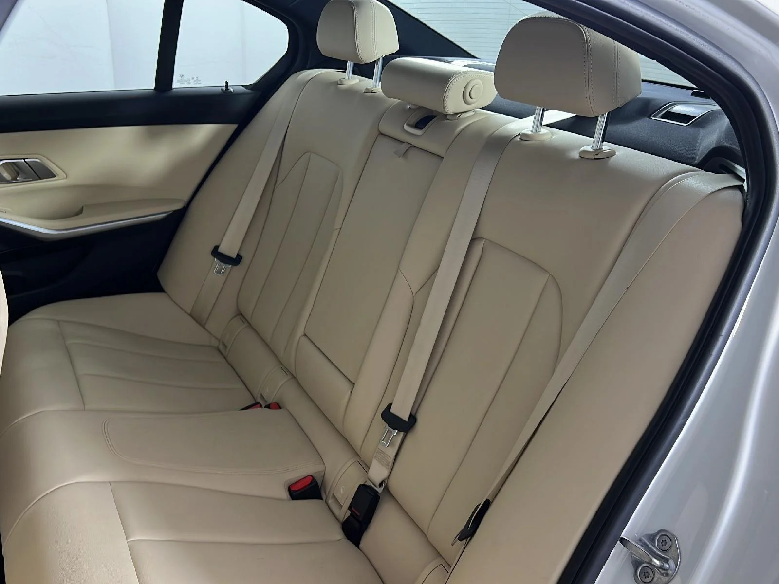 Used 2019 Alpine White BMW 330i xDrive image 4