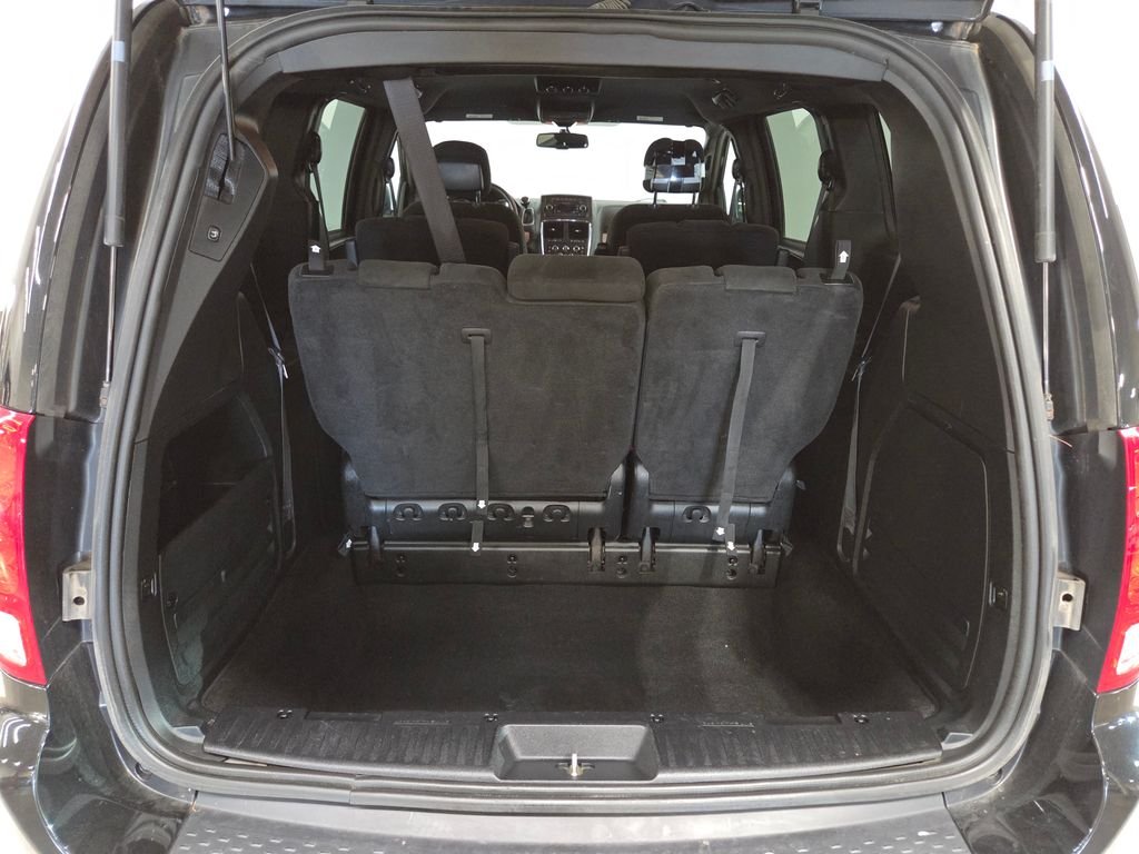 Used 2015 Black Dodge SXT image 21