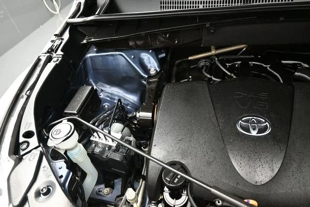Used 2019 Blue Toyota XLE image 30