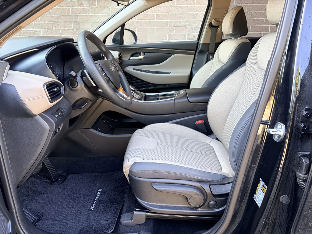 Used 2023 Twilight Black Hyundai SE image 11