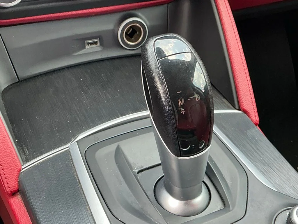 Used 2019 White Alfa Romeo Base image 40