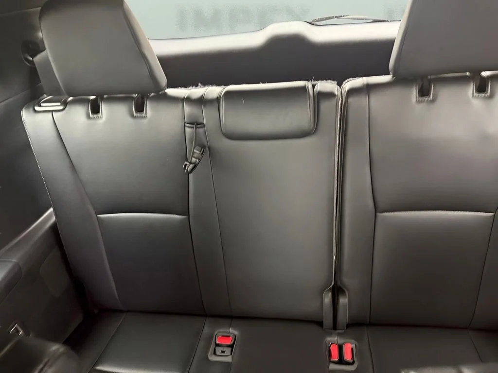 Used 2023  Toyota L image 14