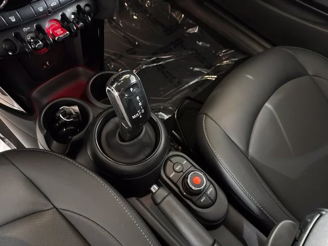 Used 2022 Green MINI Oxford Edition image 20