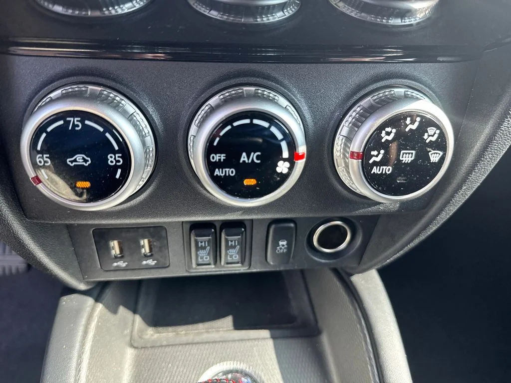 Used 2024 White Diamond Mitsubishi 2.0 SE image 24
