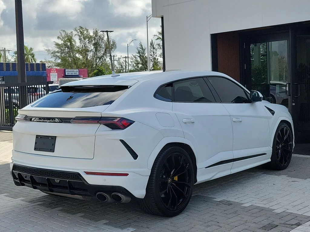 Used 2022 White Lamborghini Base image 4