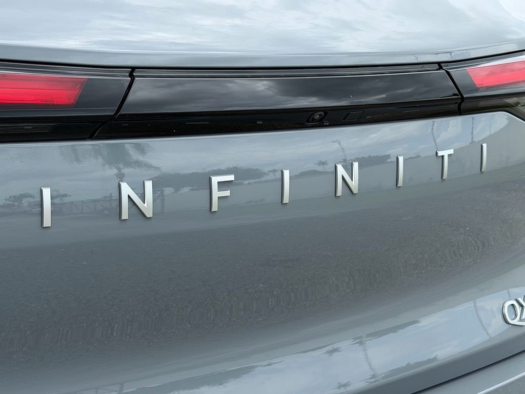 New 2027 HARBOR GRAY INFINITI Luxe FWD image 10