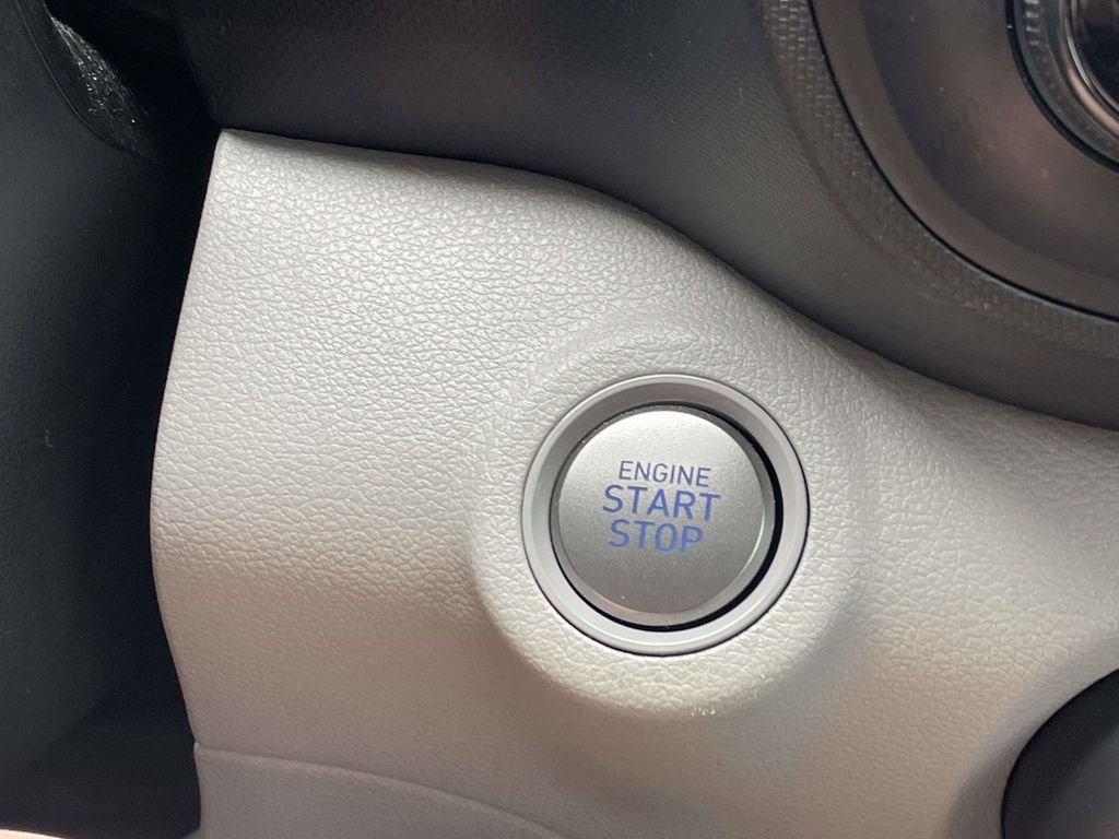Used 2024 White Hyundai SEL image 20