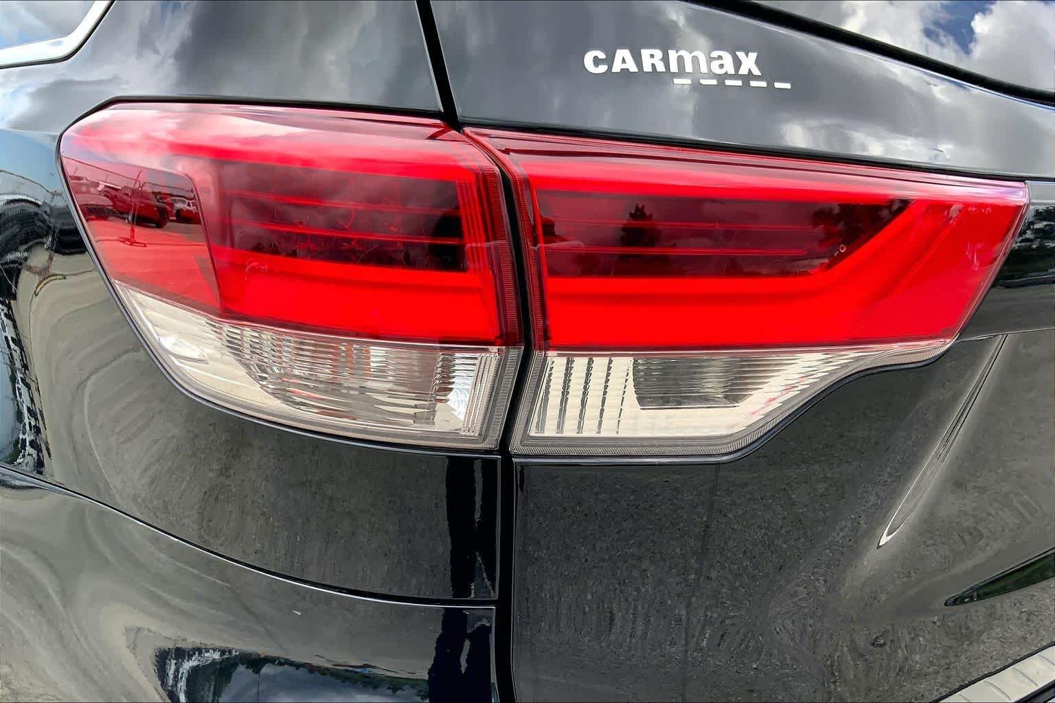 Used 2019 Midnight Black Metallic Toyota LE image 28