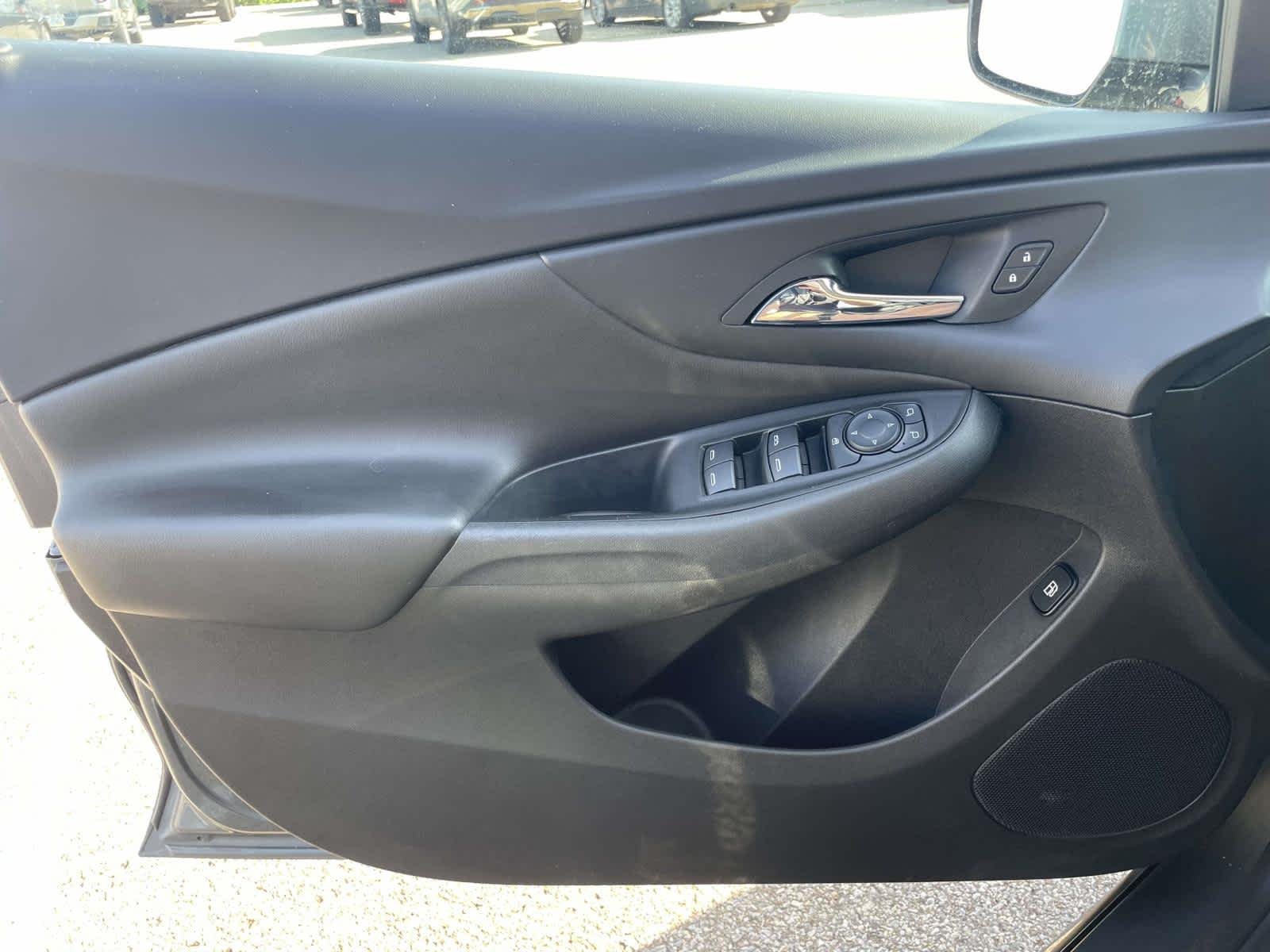 Used 2017 Heather Gray Metallic Chevrolet LT image 31