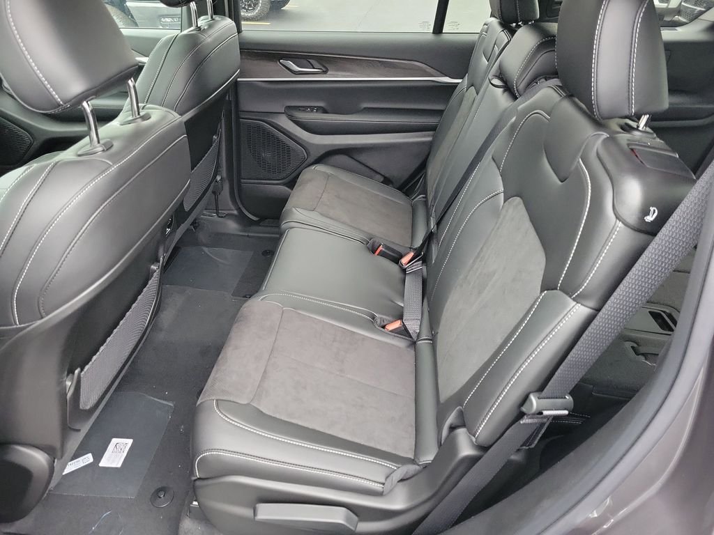 New 2026 Baltic Gray Metallic Clear-Coat Exterior Paint Jeep Altitude image 10