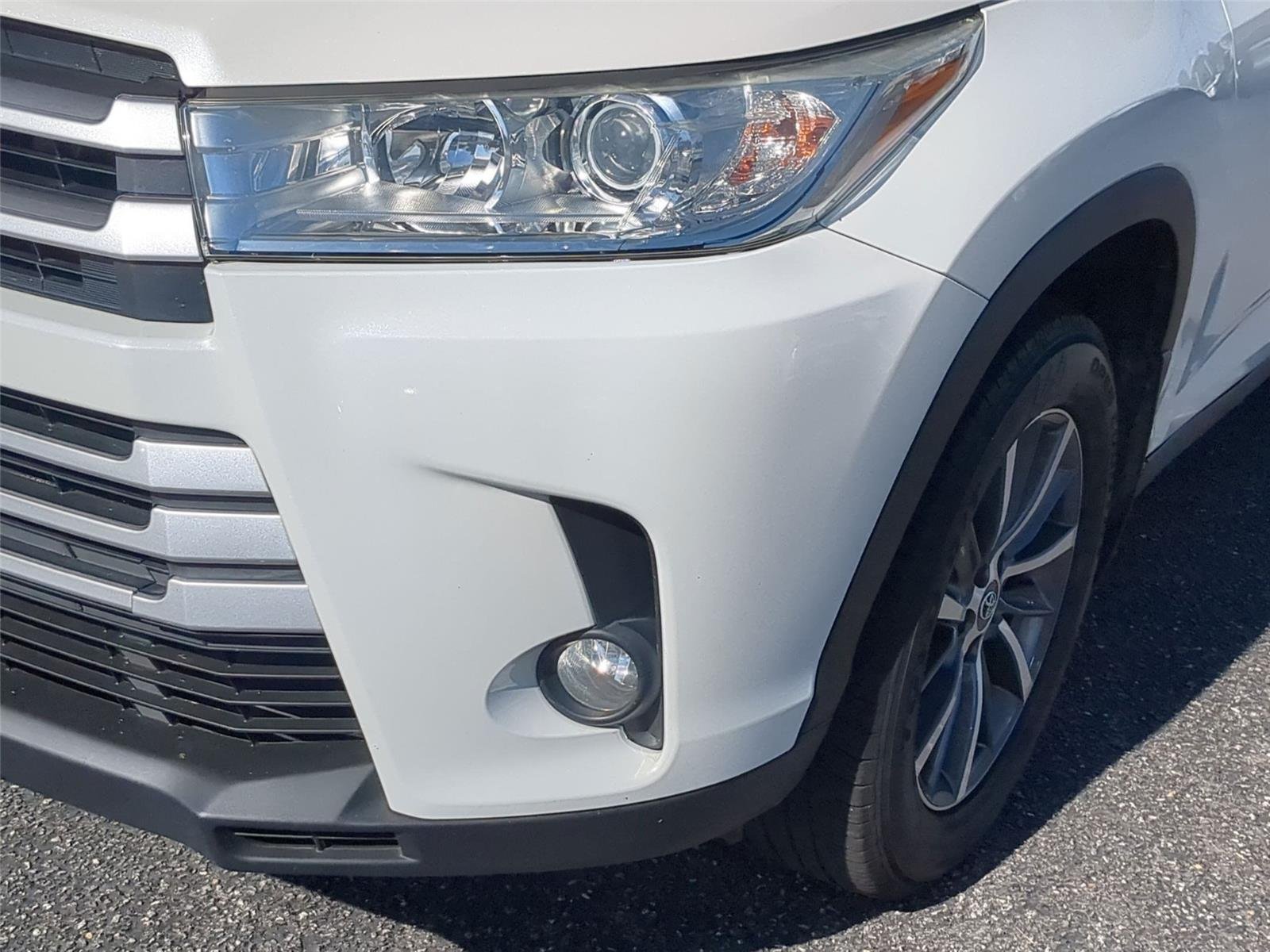 Used 2019  TOYOTA  image 9