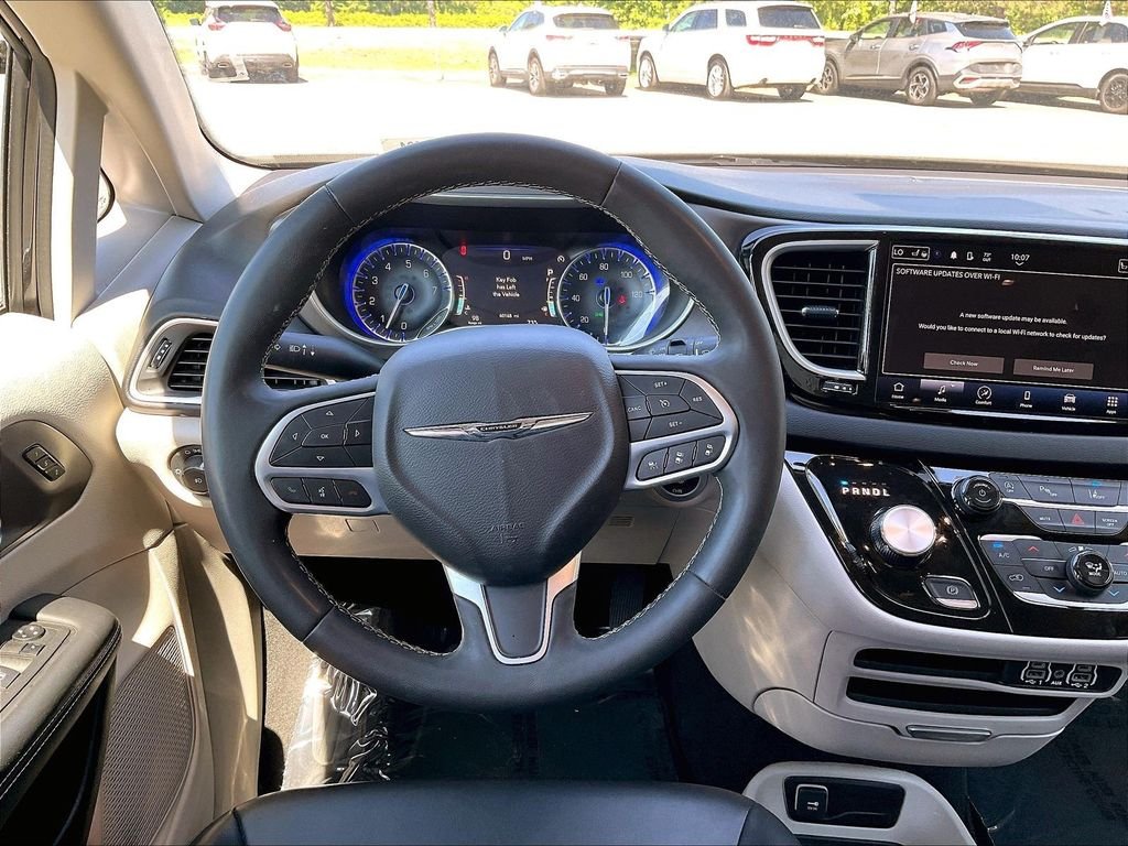 Used 2023 Black Chrysler Touring L image 18