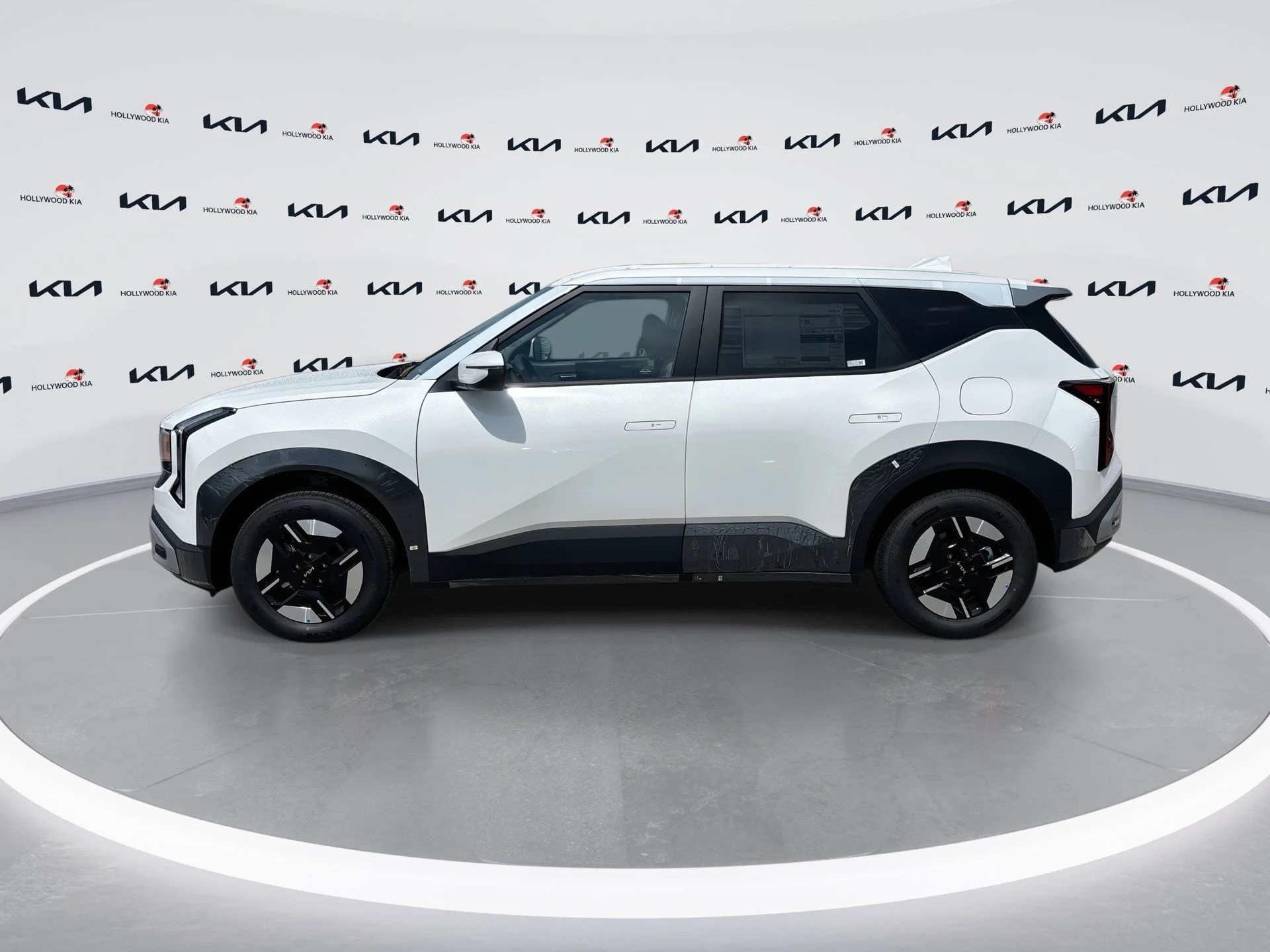 New 2027 Snow White Pearl Kia LX image 5