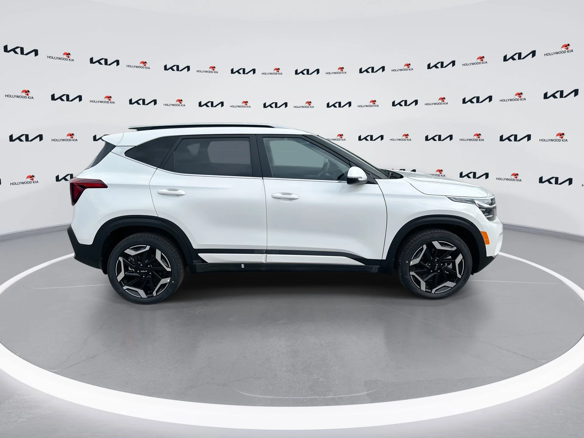 New 2026 Snow White Pearl Kia SX image 9