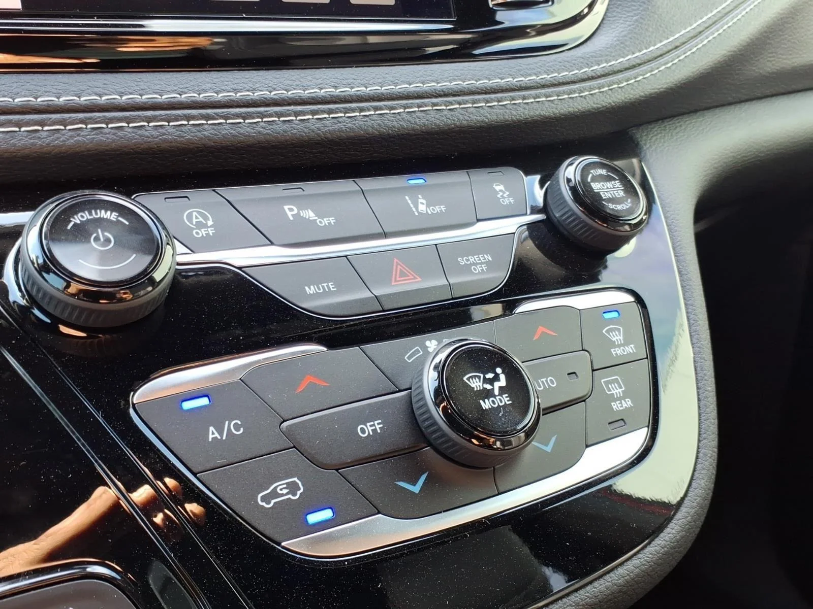 2026 Chrysler Pacifica Select - Photo 11
