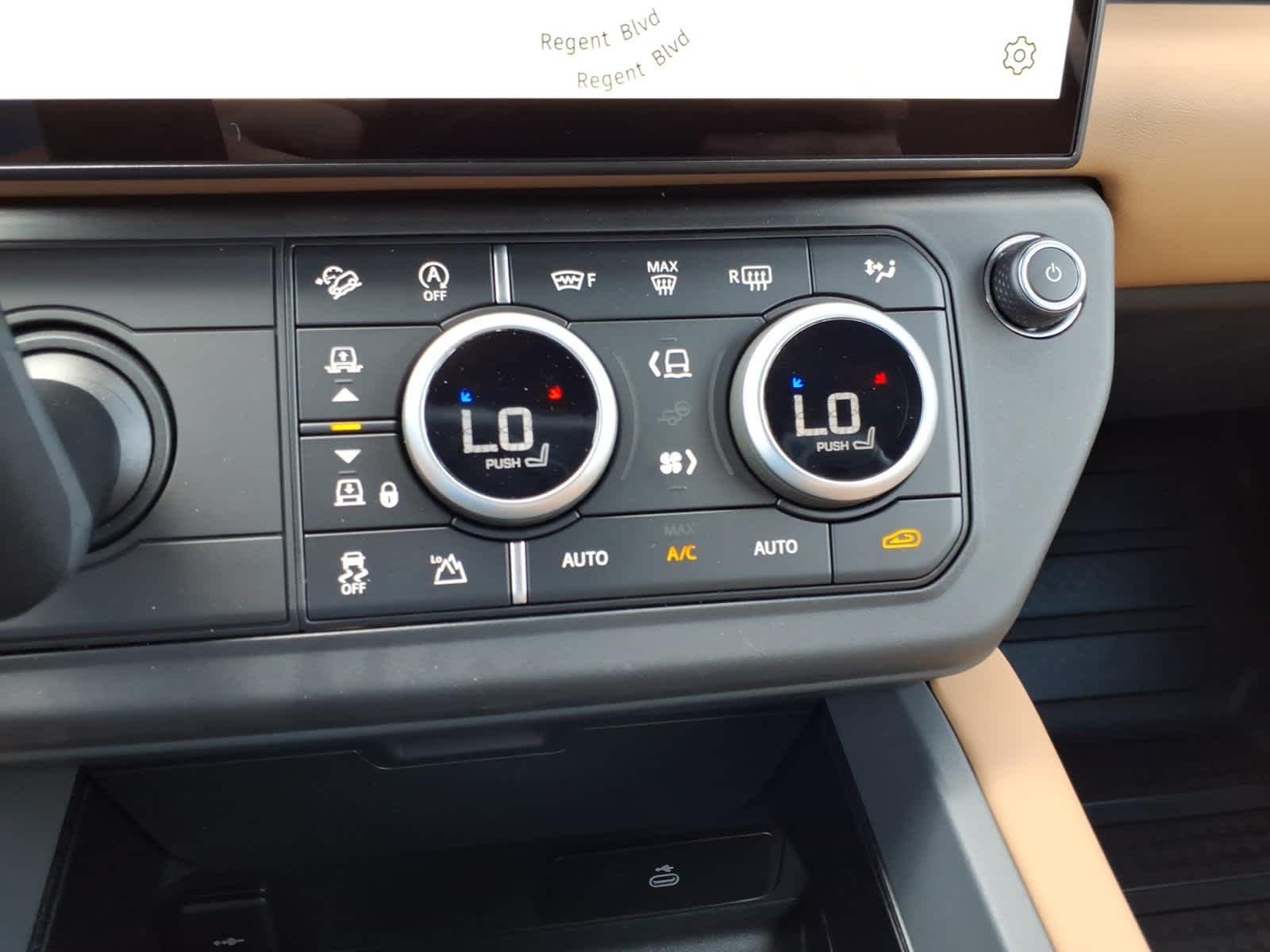 New 2026 Woolstone Green Land Rover X-Dynamic SE image 13