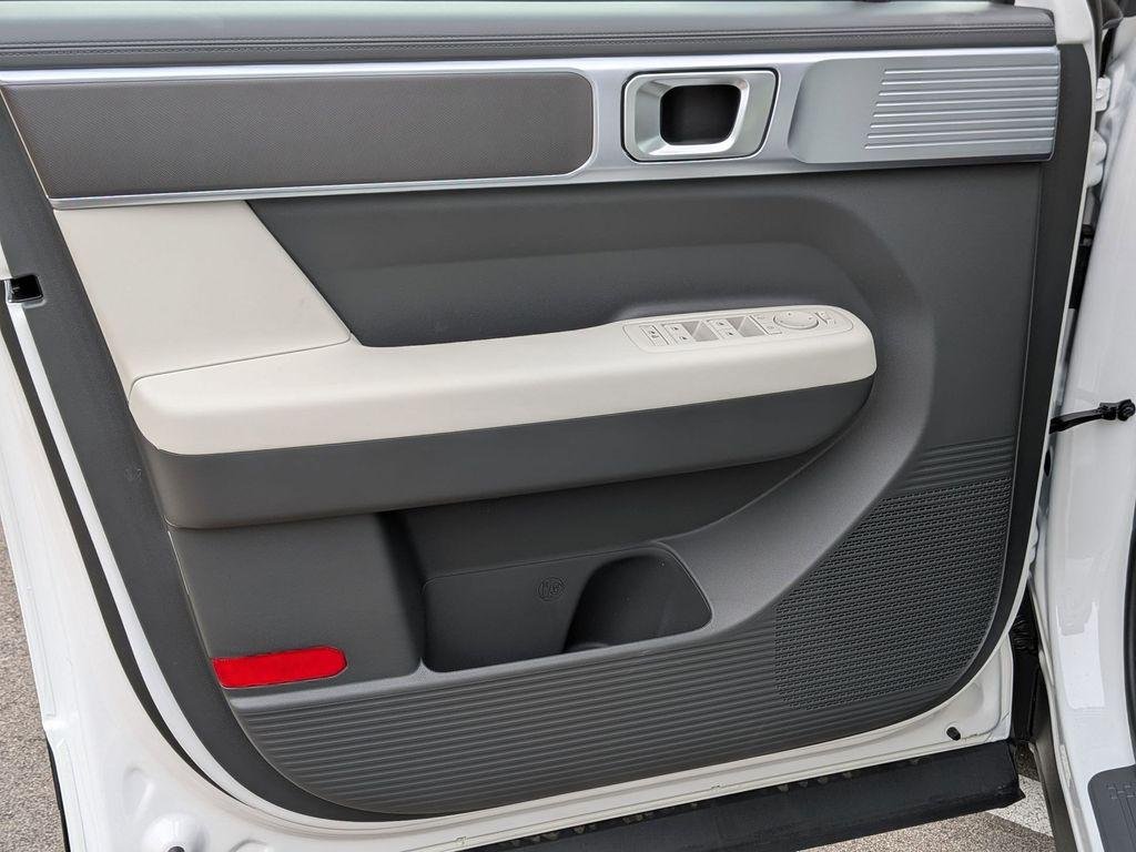 New 2026 White Hyundai SE image 12