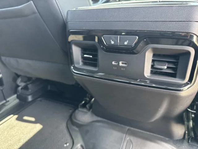 Used 2024 White GMC AT4 image 18