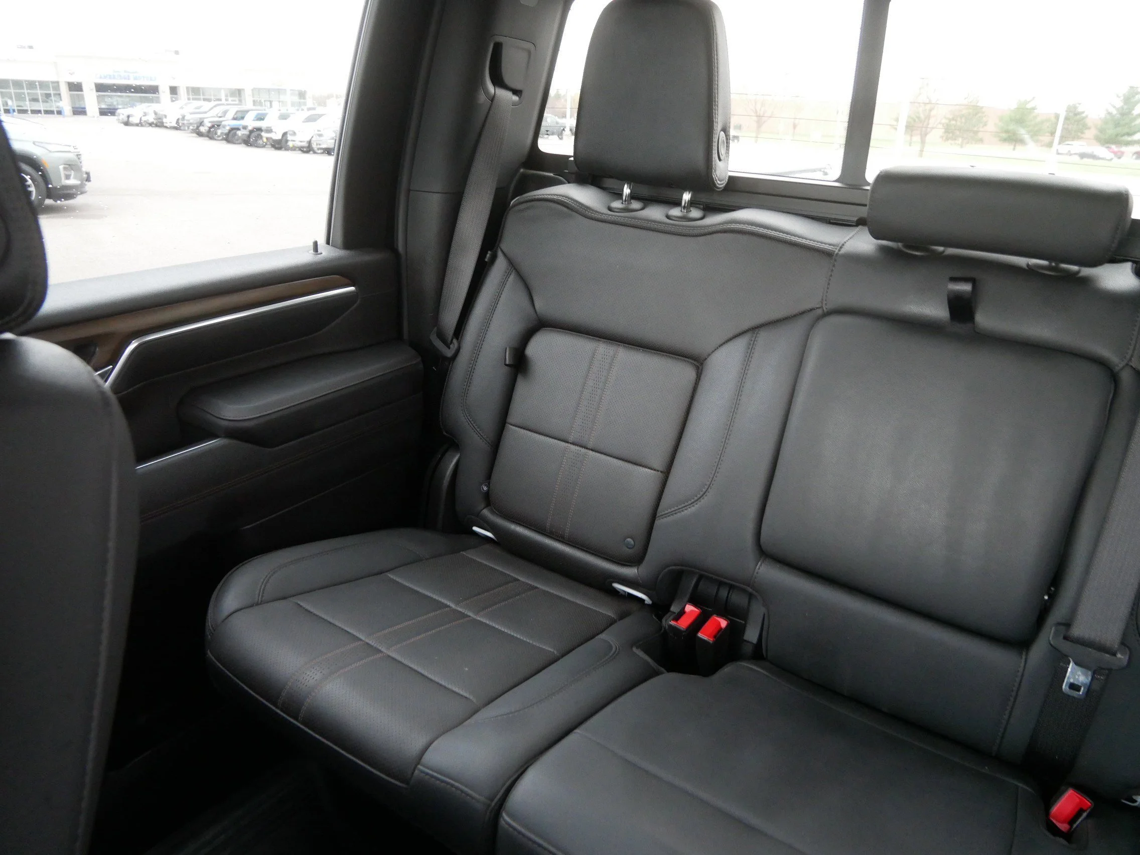 Used 2025 Iridescent Pearl Tricoat Chevrolet High Country image 12