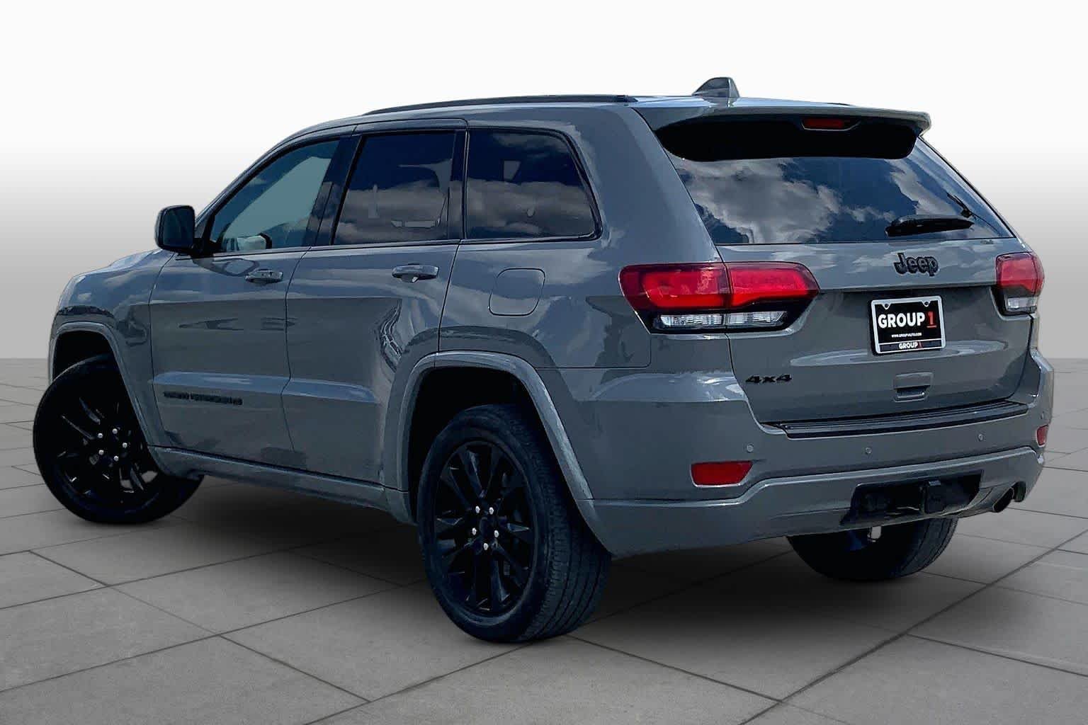 Used 2022 Sting-Gray Clearcoat Jeep Laredo X image 12