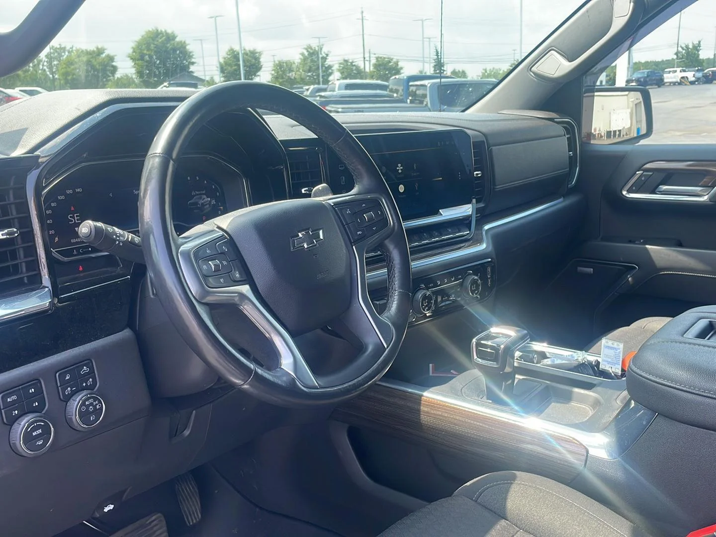 Used 2022 Northsky Blue Metallic Chevrolet LT Trail Boss image 6