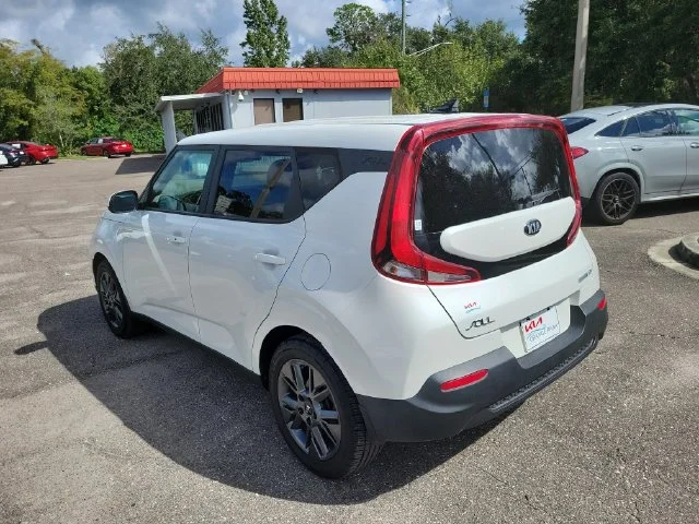 Used 2021 White Kia EX image 3