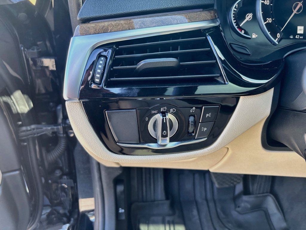 Used 2019 Black BMW 530i image 33