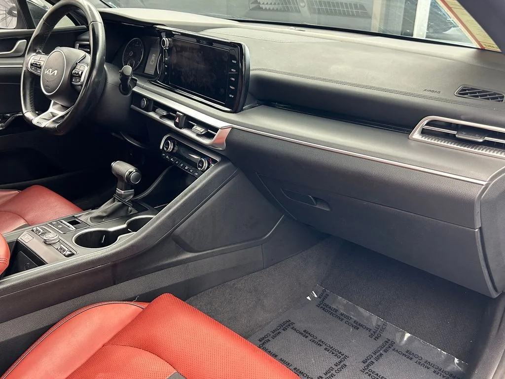 Used 2024 Wolf Gray Kia GT-Line image 12