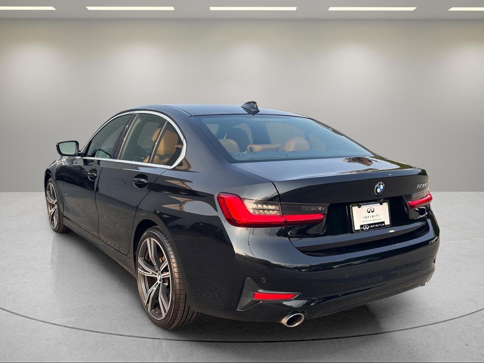 Used 2020 Black Sapphire Metallic BMW 330i image 3
