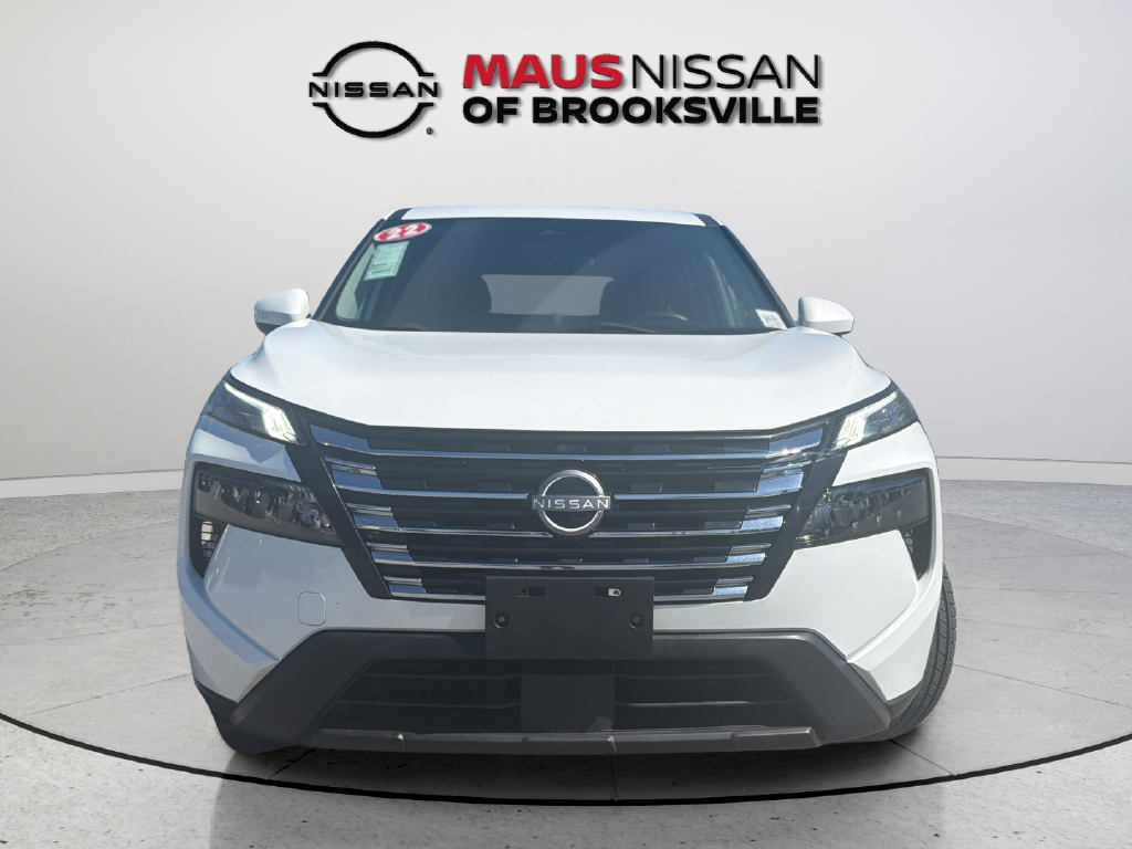 Certified Used 2024 White Nissan SV image 3