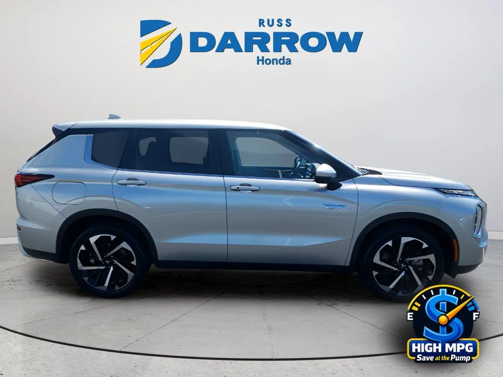 Used 2024 Silver Mitsubishi SE image 6