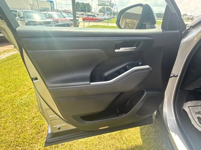 2023 Toyota Highlander XLE - Photo 11