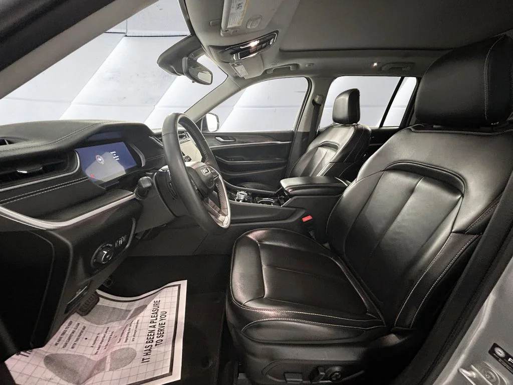 Used 2023 Silver Jeep Limited image 7