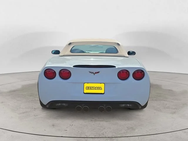 Used 2010 ARCTIC WHITE Chevrolet Z16 Grand Sport w/3LT image 4