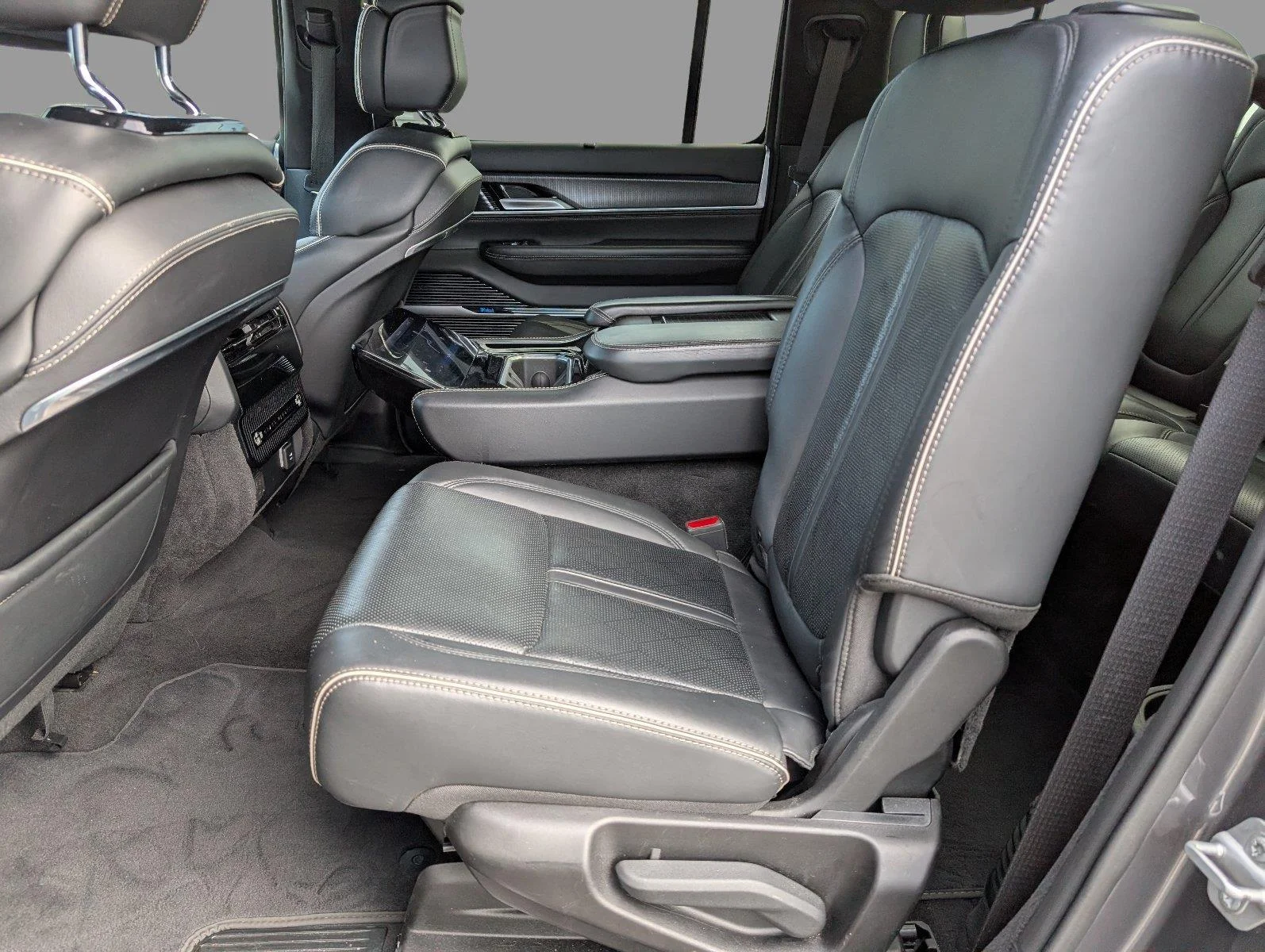 Used 2024 Baltic Gray Metallic Clearcoat Jeep Series II image 34