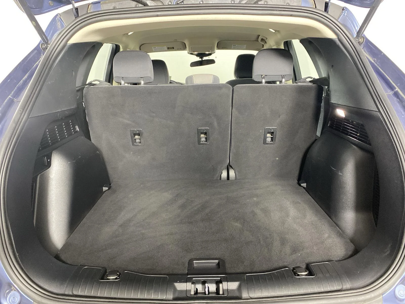 Used 2020 Blue Ford S image 32