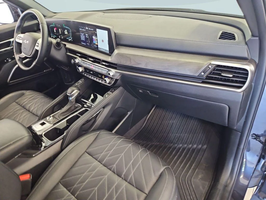 Used 2025 Panthera Metal Kia EX X-Line image 29
