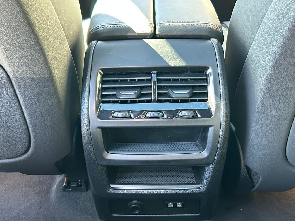 New 2026 Black Sapphire Metallic BMW xDrive40i image 33