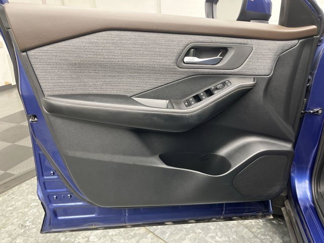Used 2023 Caspian Blue Metallic Nissan SV image 6