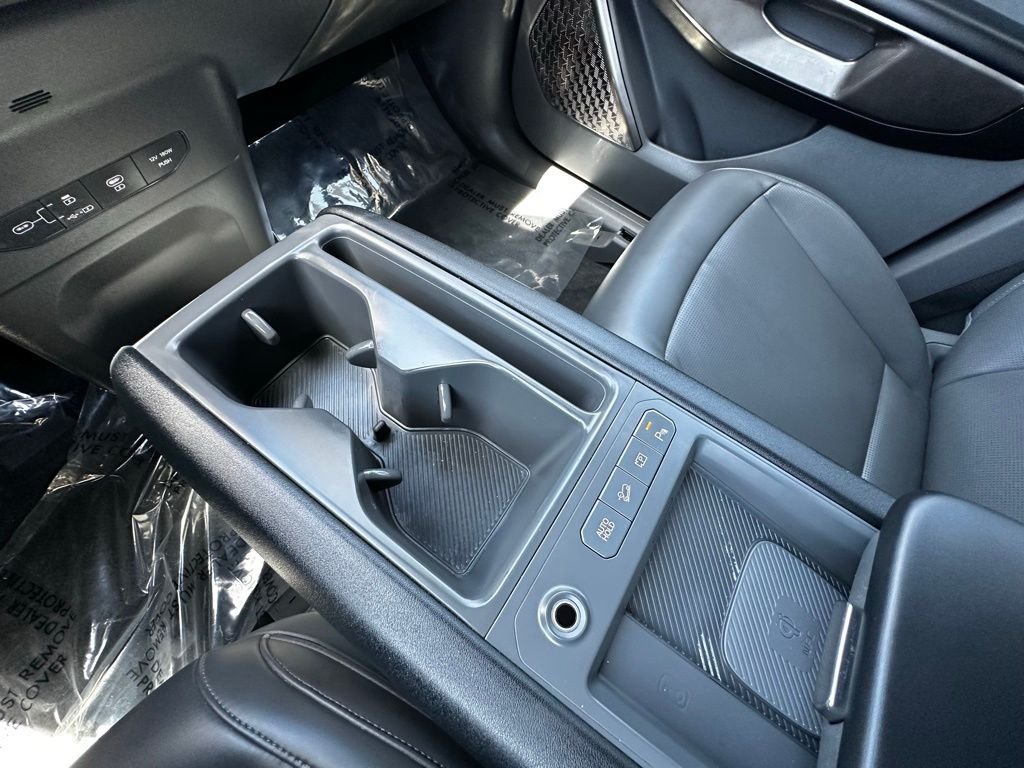 Used 2024 Snow White Pearl Kia Light Long Range image 29