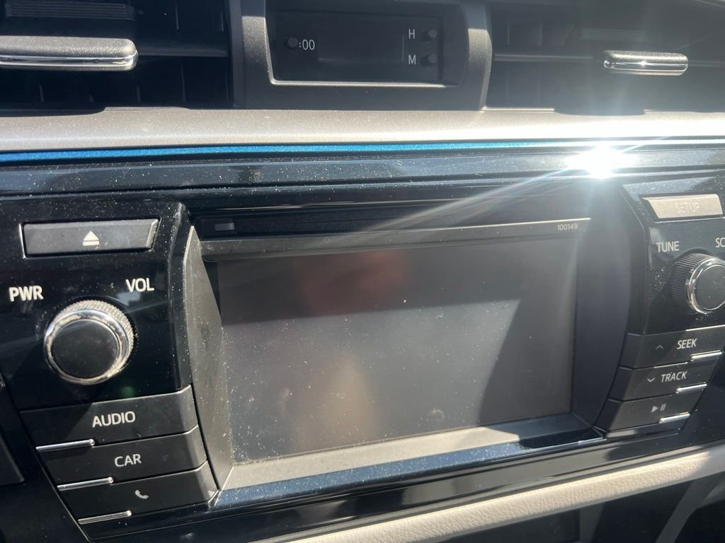 Used 2015 Classic Silver Metallic Toyota LE image 3
