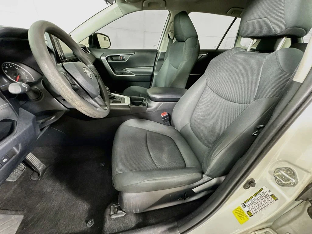 Used 2020 White Toyota LE image 24