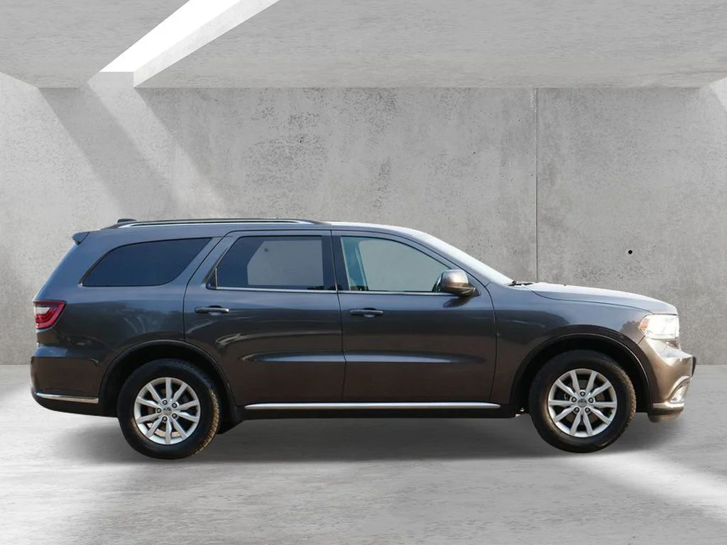 Used 2015 Gray Dodge SXT image 2