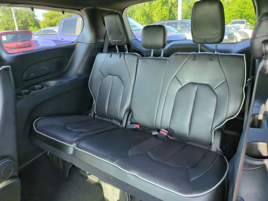 Used 2025 Black Chrysler Limited image 7