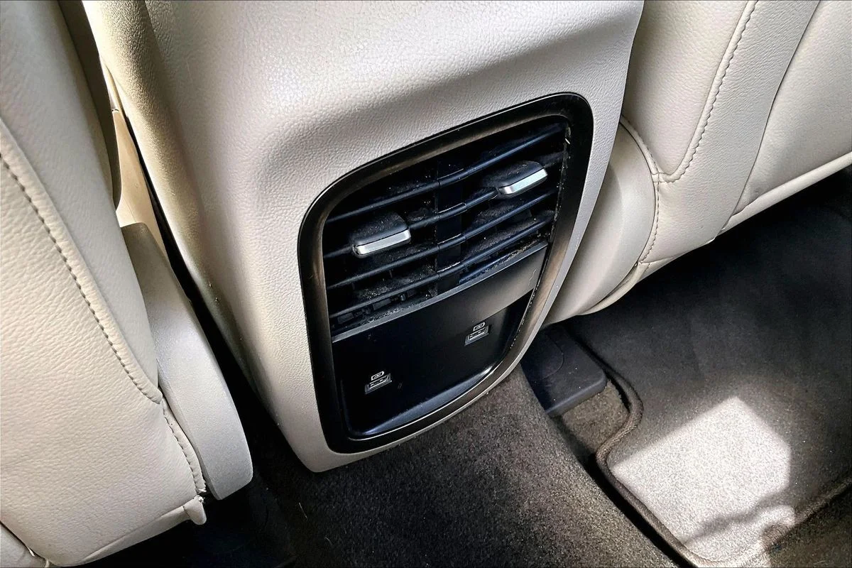 Used 2019 Red Lincoln Standard image 10