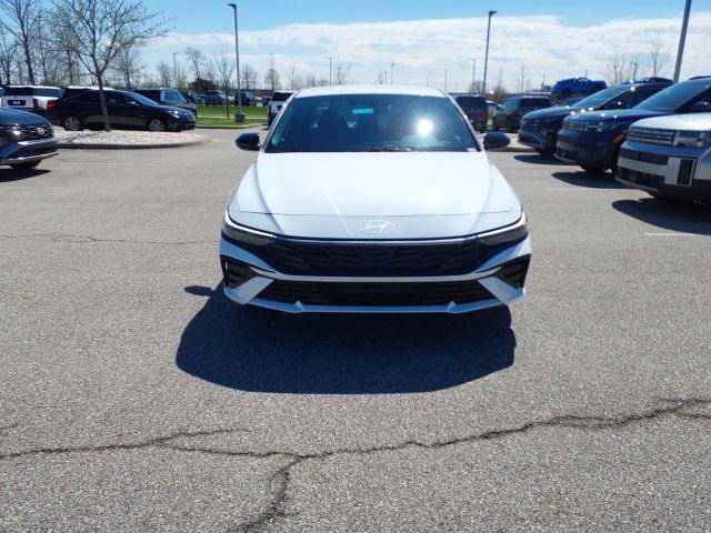 New 2026 White Hyundai SEL Sport image 3