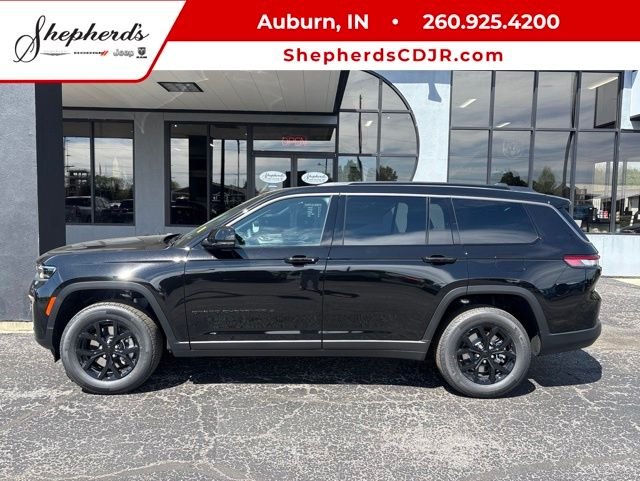 New 2026 Diamond Black Crystal Pearl-Coat Exterior Paint Jeep Altitude image 1
