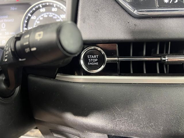 Used 2022 Black Mitsubishi SE image 25